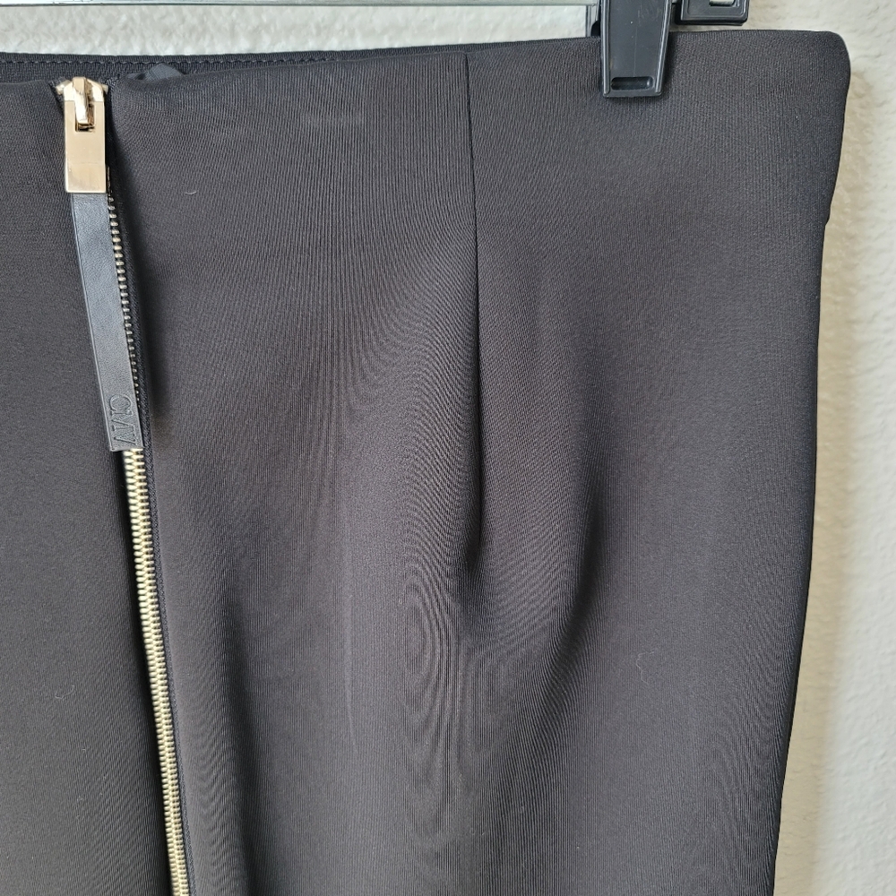 Carmen Marc Valvo Women's Pencil Skirt, Size 10, Color Black - Picture 4 of 8